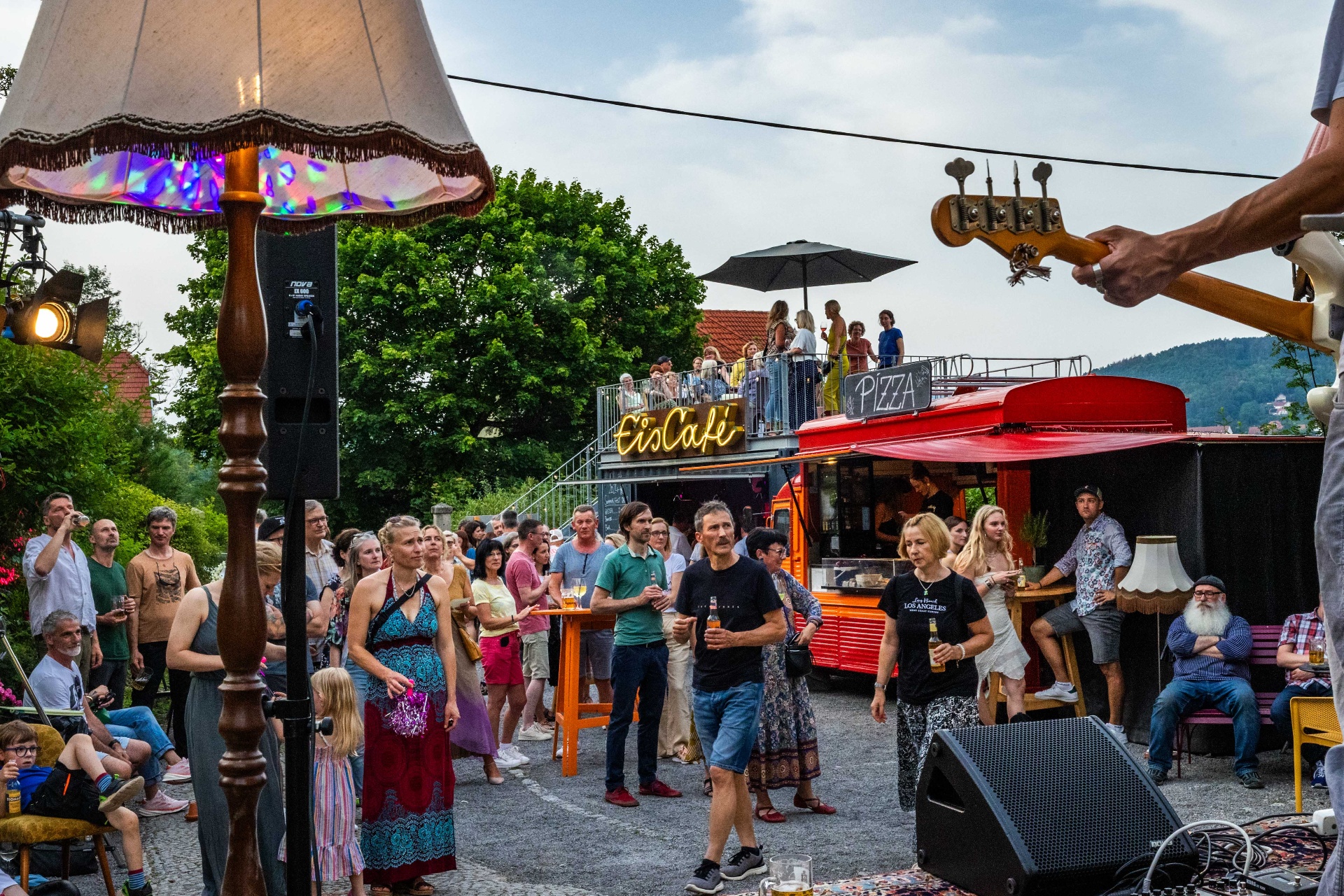 Sommerfest Kombinat Meiningen 2024 mit Foodtruck, Gästen und Live-Musik