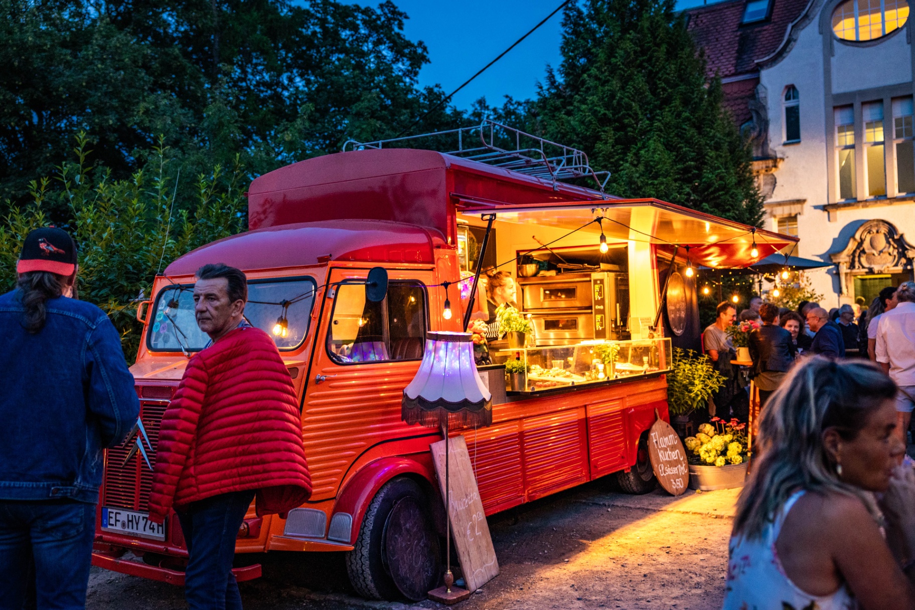 Citroën HY beim Sommerfest Kombinat Meiningen am Abend